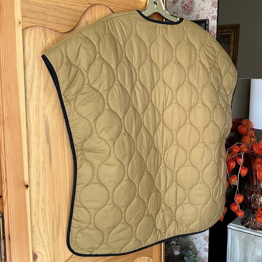 Steve Madden Tan Quilted Cape with Black Edging, one size, front clasp, 29”L $40 - Picture 2 of 4